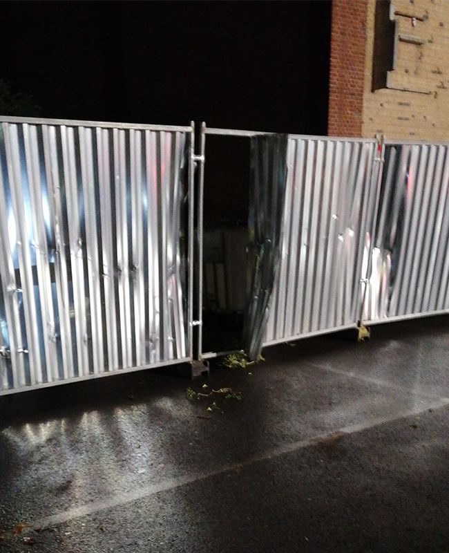 Farnborough-leisure-centre-external-broken-fence